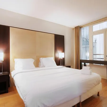 Daire Champs Elysees - Courcelles Private